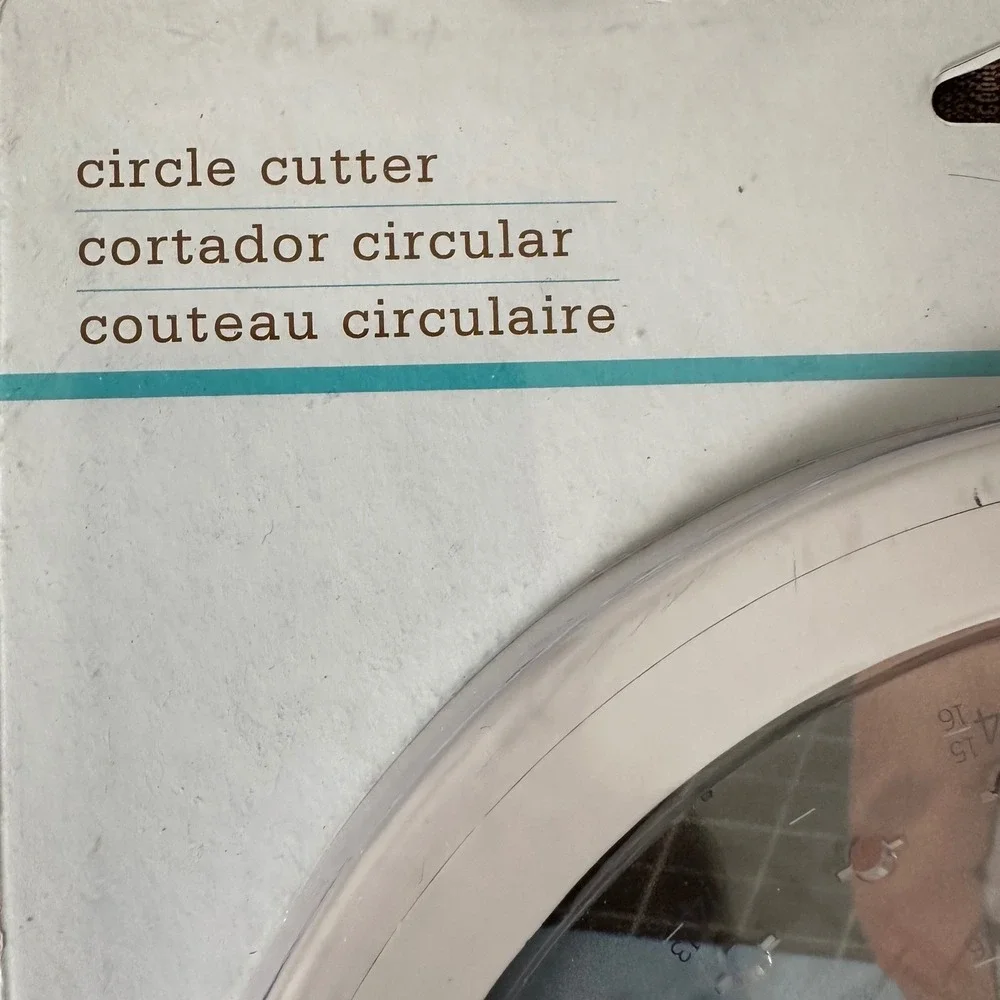 Martha Stewart Crafts Circle Cutter Tool White 1 to 5.625 Inch Precision Cutting